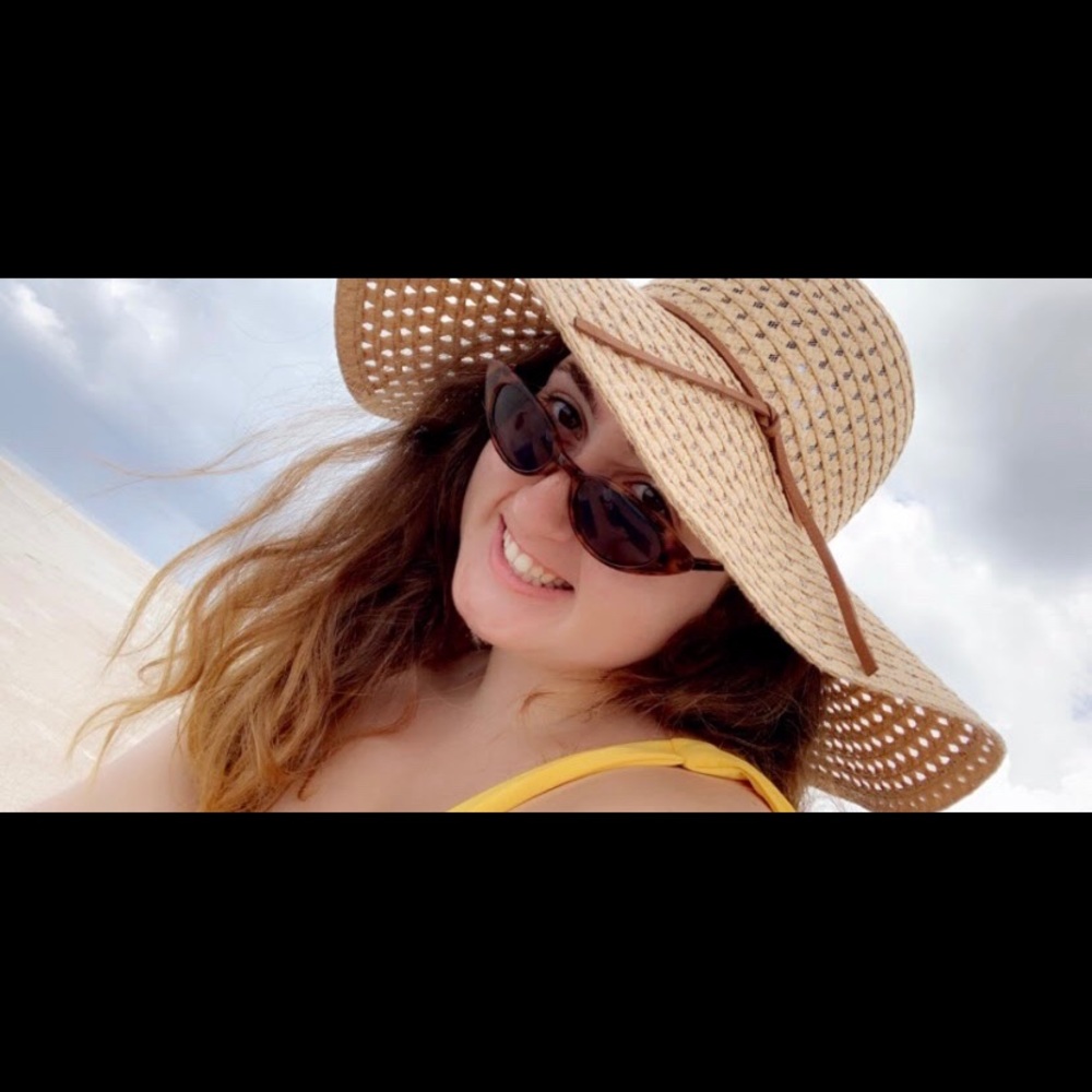Meet your Posher, Caroline